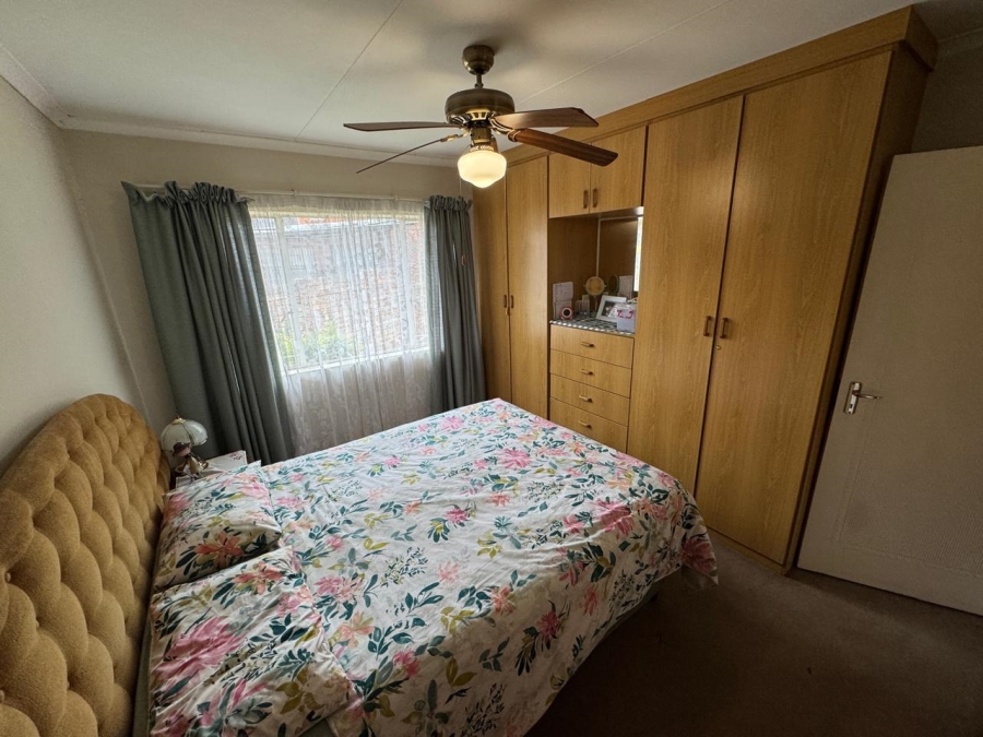 3 Bedroom Property for Sale in Die Hoewes Gauteng