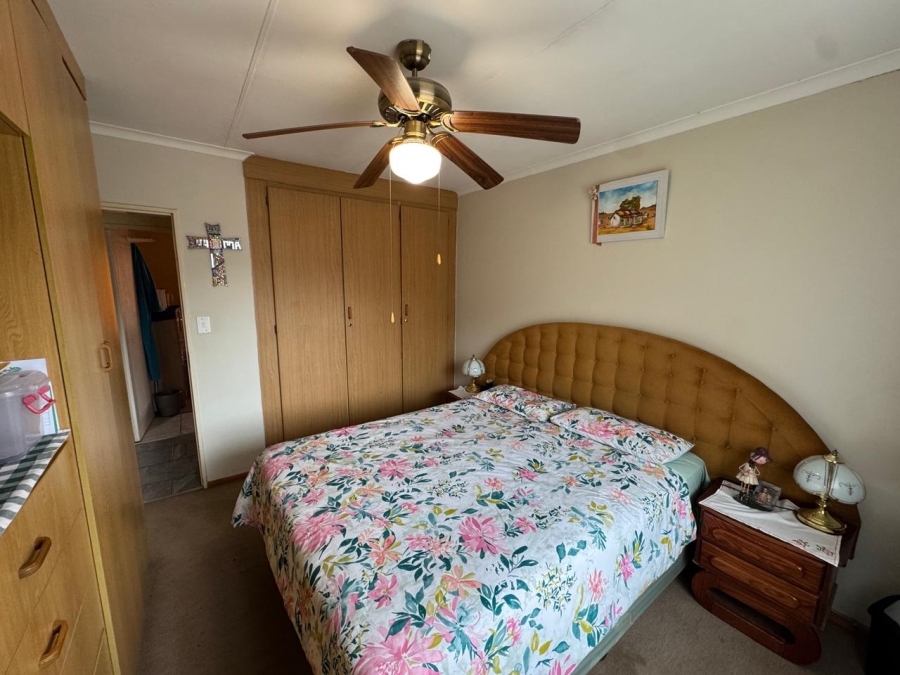 3 Bedroom Property for Sale in Die Hoewes Gauteng