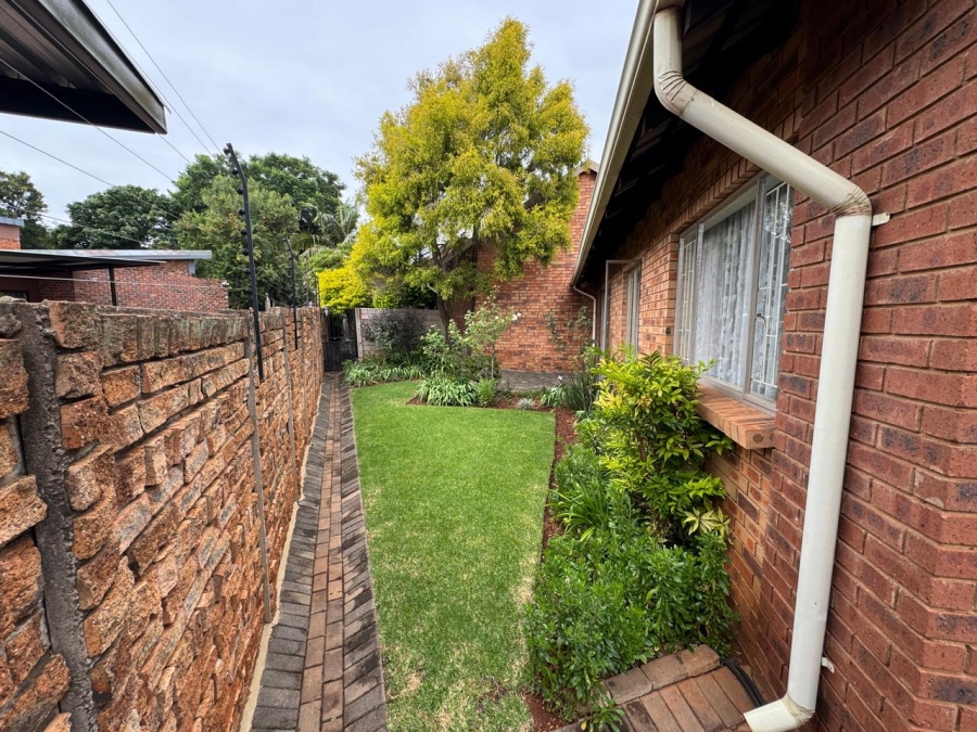 3 Bedroom Property for Sale in Die Hoewes Gauteng