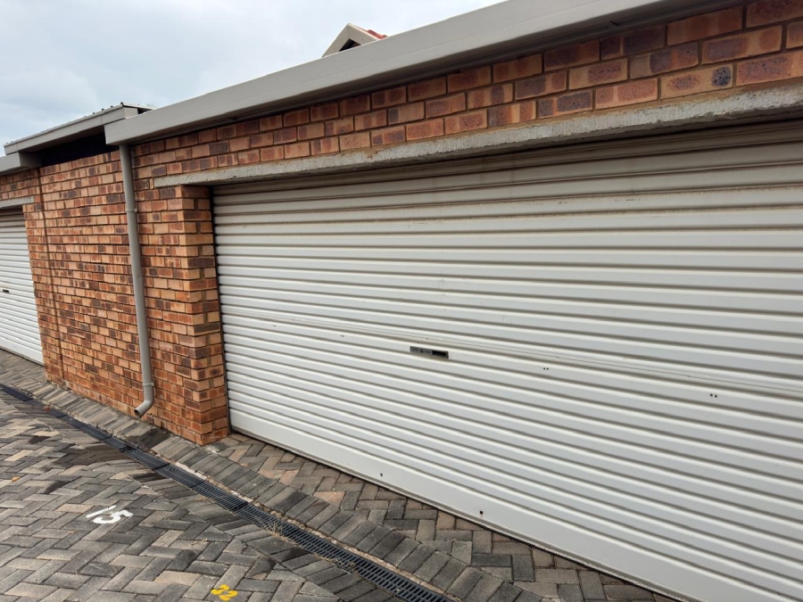 3 Bedroom Property for Sale in Die Hoewes Gauteng