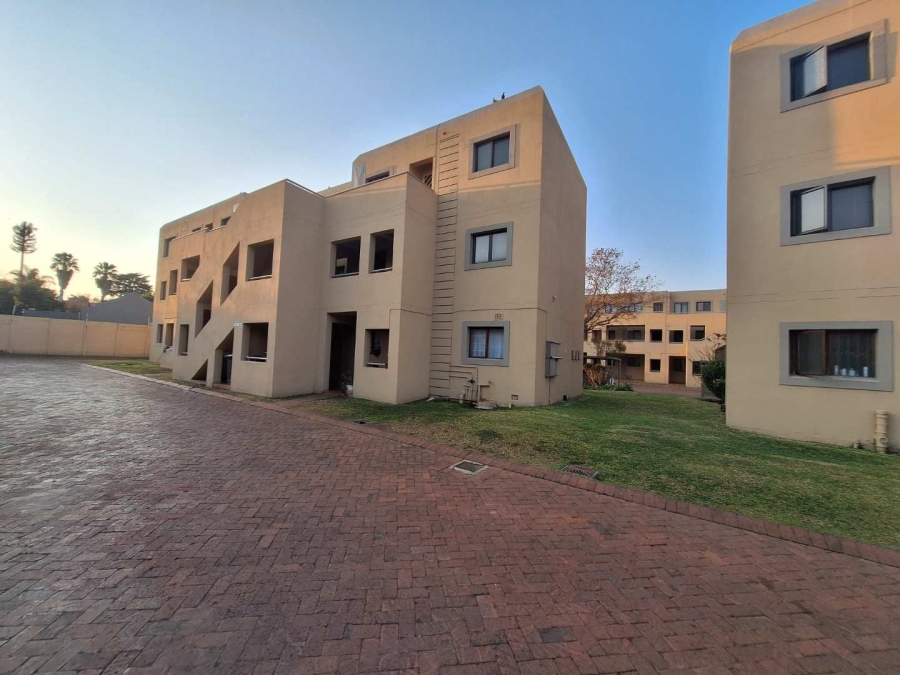 To Let 1 Bedroom Property for Rent in Weltevreden Park Gauteng