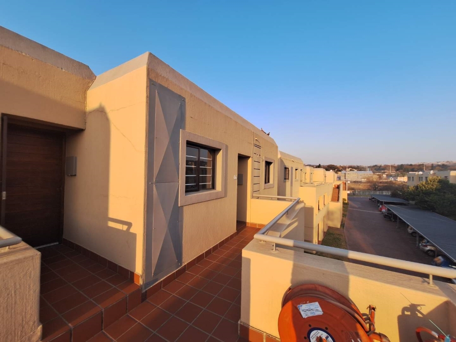 To Let 1 Bedroom Property for Rent in Weltevreden Park Gauteng