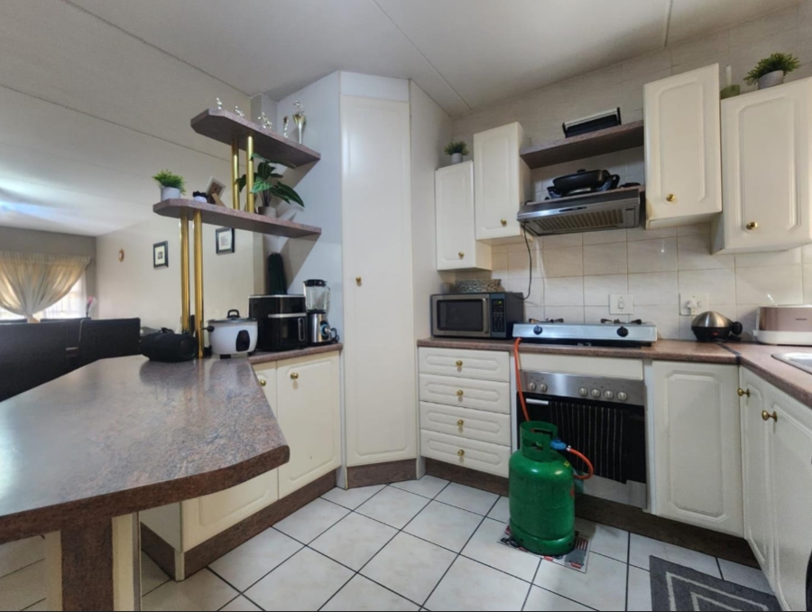 2 Bedroom Property for Sale in New Redruth Gauteng