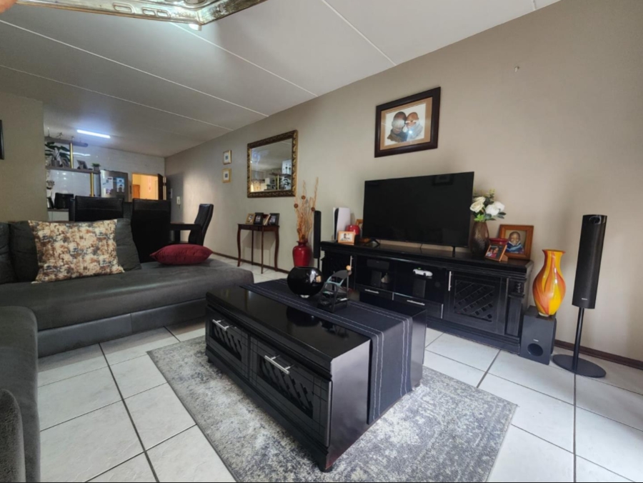 2 Bedroom Property for Sale in New Redruth Gauteng