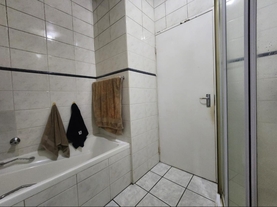 2 Bedroom Property for Sale in New Redruth Gauteng