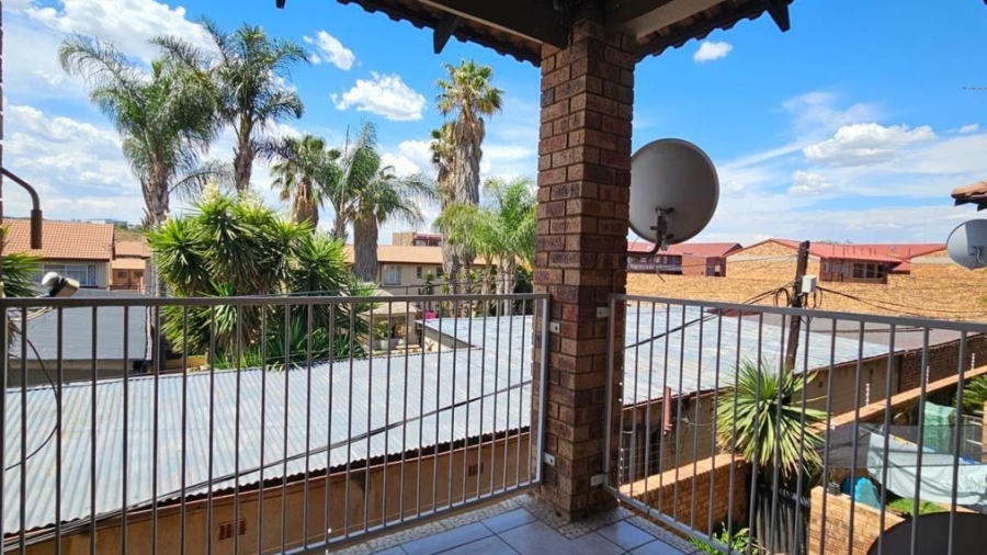 2 Bedroom Property for Sale in New Redruth Gauteng