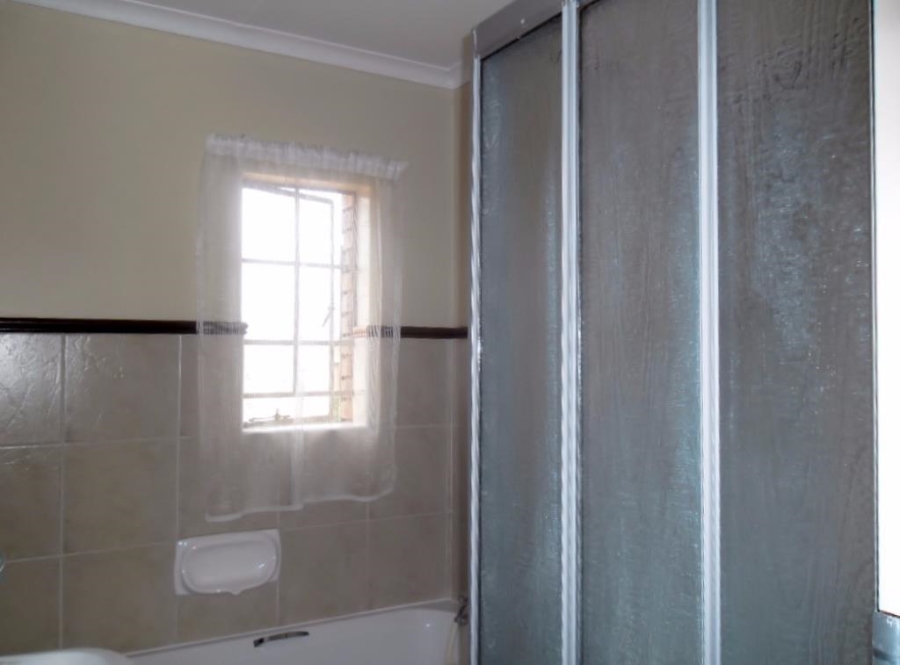 2 Bedroom Property for Sale in Die Hoewes Gauteng
