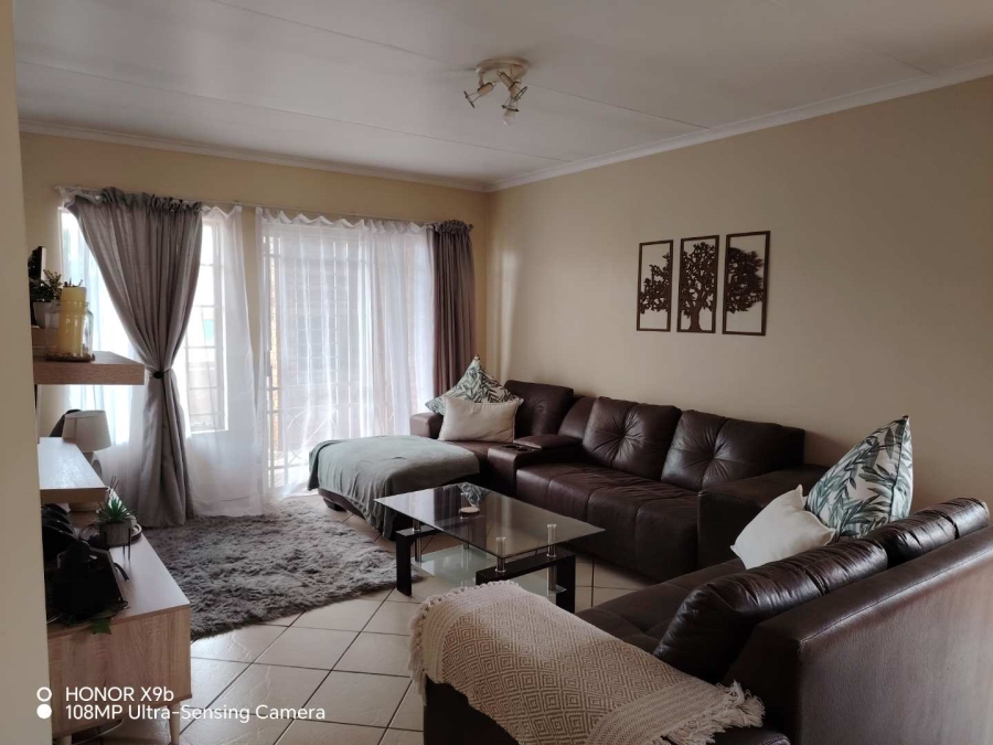 2 Bedroom Property for Sale in Die Hoewes Gauteng