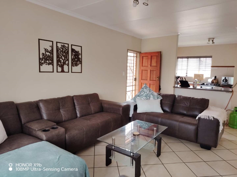 2 Bedroom Property for Sale in Die Hoewes Gauteng
