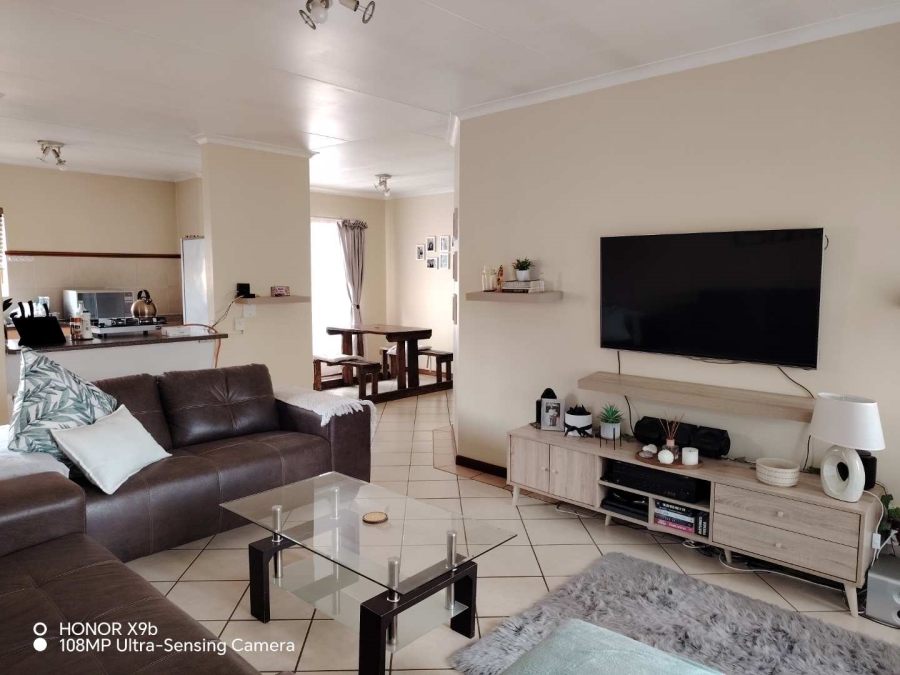 2 Bedroom Property for Sale in Die Hoewes Gauteng