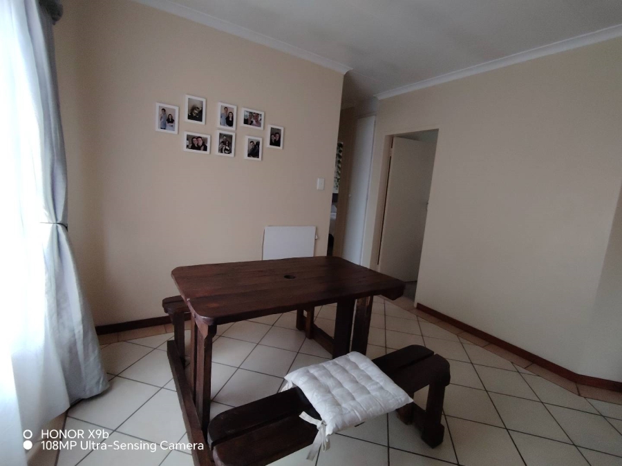 2 Bedroom Property for Sale in Die Hoewes Gauteng