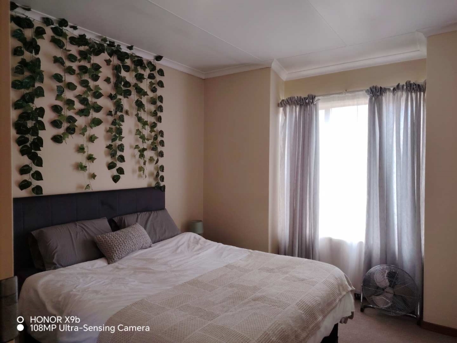 2 Bedroom Property for Sale in Die Hoewes Gauteng