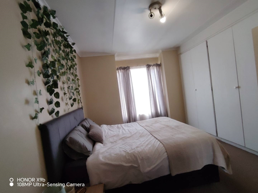 2 Bedroom Property for Sale in Die Hoewes Gauteng