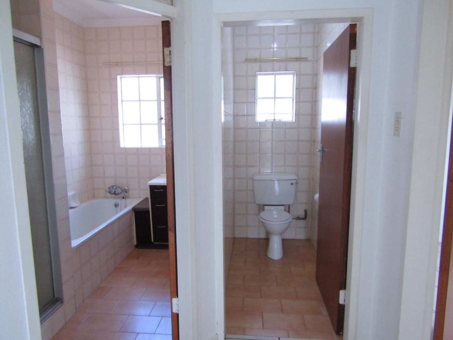 2 Bedroom Property for Sale in Helderkruin Gauteng