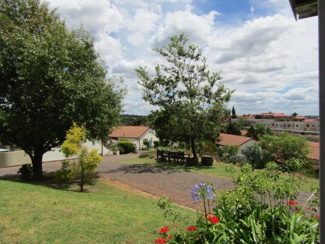 2 Bedroom Property for Sale in Helderkruin Gauteng