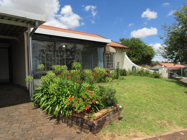 2 Bedroom Property for Sale in Helderkruin Gauteng