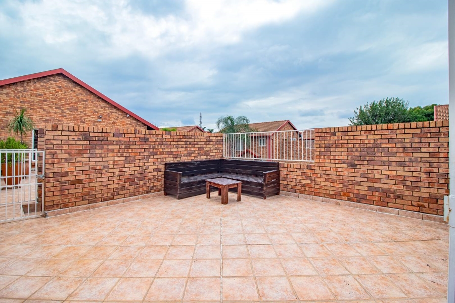 2 Bedroom Property for Sale in Highveld Gauteng