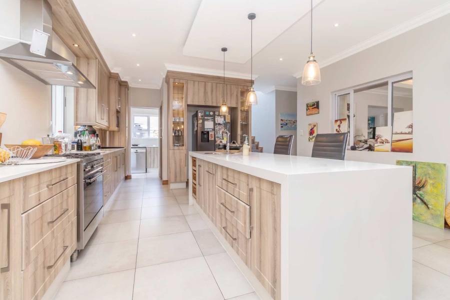 To Let 4 Bedroom Property for Rent in Helderfontein Estate Gauteng