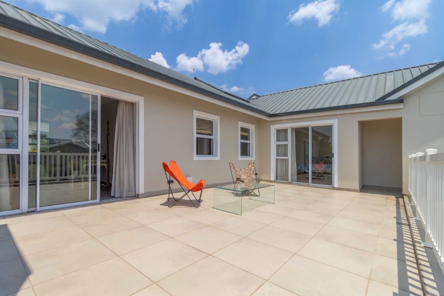 To Let 4 Bedroom Property for Rent in Helderfontein Estate Gauteng