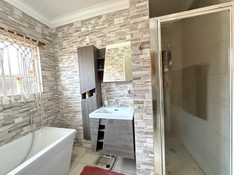 3 Bedroom Property for Sale in Constantia Kloof Gauteng