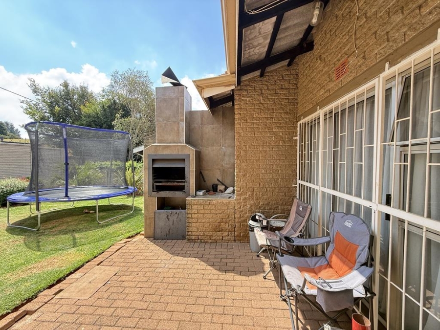 3 Bedroom Property for Sale in Constantia Kloof Gauteng