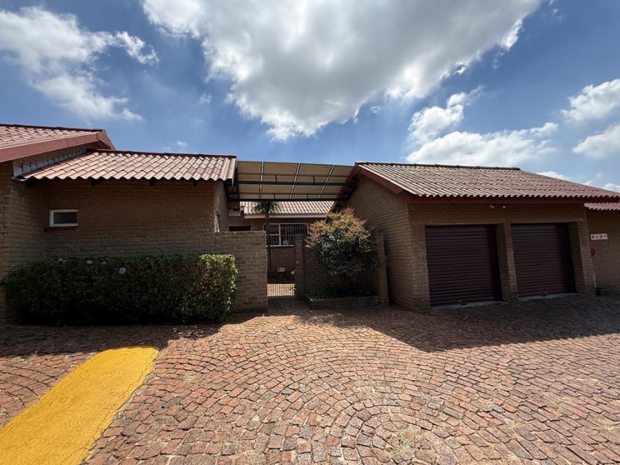 3 Bedroom Property for Sale in Constantia Kloof Gauteng
