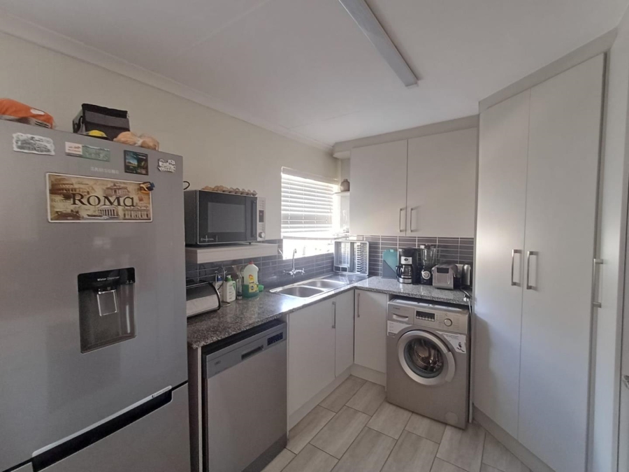 To Let 3 Bedroom Property for Rent in Sonneglans Gauteng