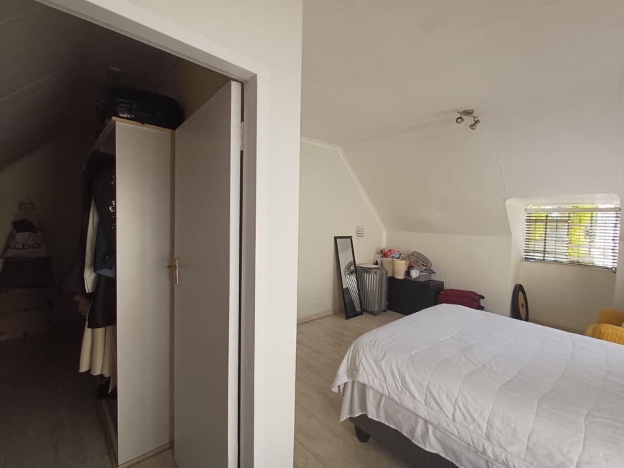 To Let 3 Bedroom Property for Rent in Sonneglans Gauteng