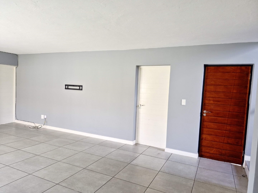 To Let 4 Bedroom Property for Rent in Terenure Gauteng