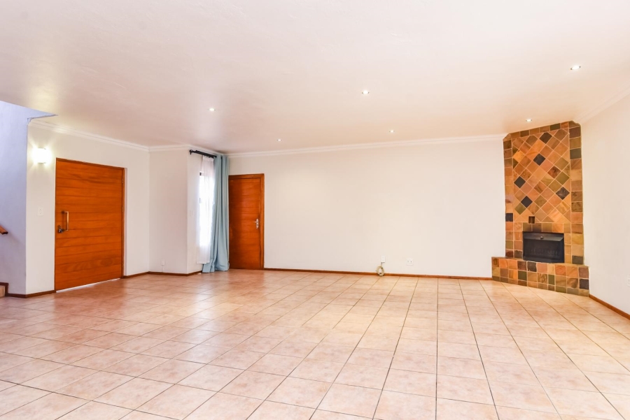 3 Bedroom Property for Sale in Willowbrook Gauteng
