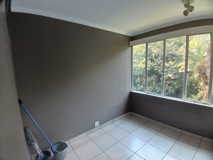 To Let 2 Bedroom Property for Rent in Waverley Gauteng