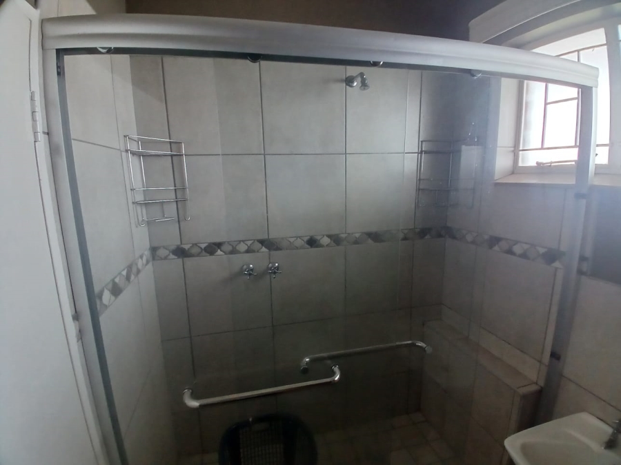 To Let 2 Bedroom Property for Rent in Waverley Gauteng
