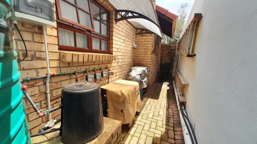3 Bedroom Property for Sale in Blue Gill Estate Gauteng