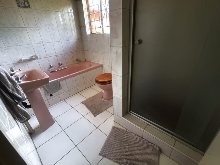 3 Bedroom Property for Sale in Brackendowns Gauteng