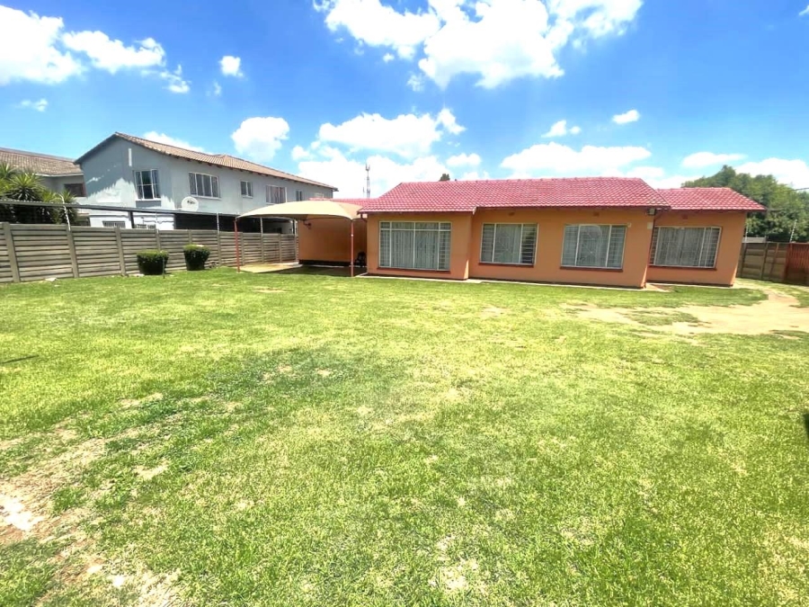 3 Bedroom Property for Sale in Brackendowns Gauteng