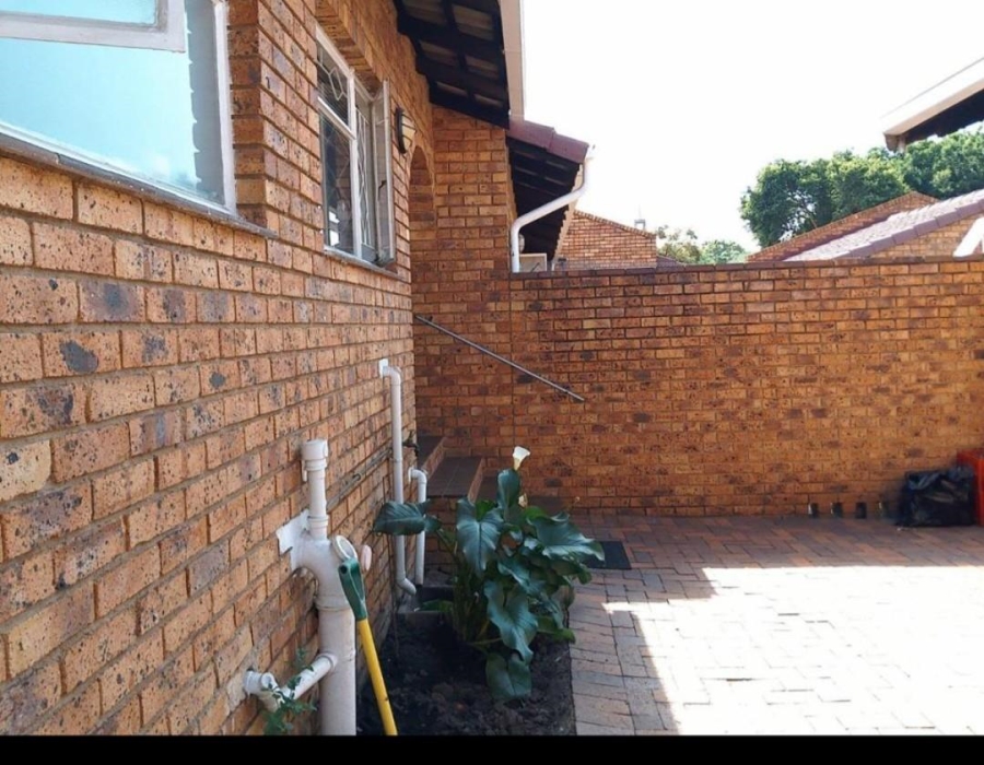 2 Bedroom Property for Sale in Ridgeway Gauteng