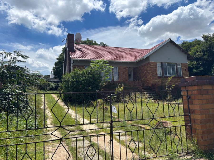 3 Bedroom Property for Sale in Linmeyer Gauteng