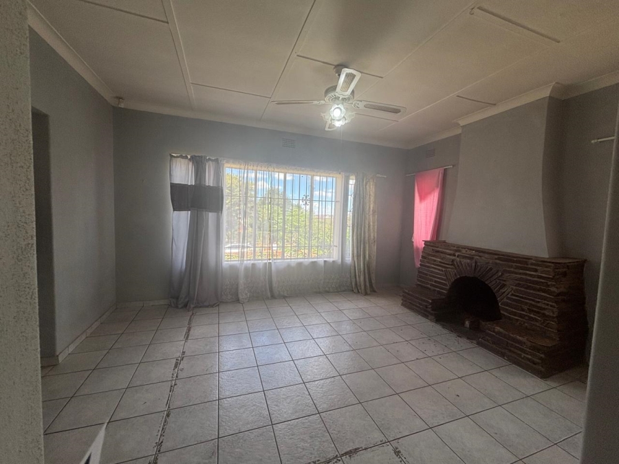3 Bedroom Property for Sale in Linmeyer Gauteng