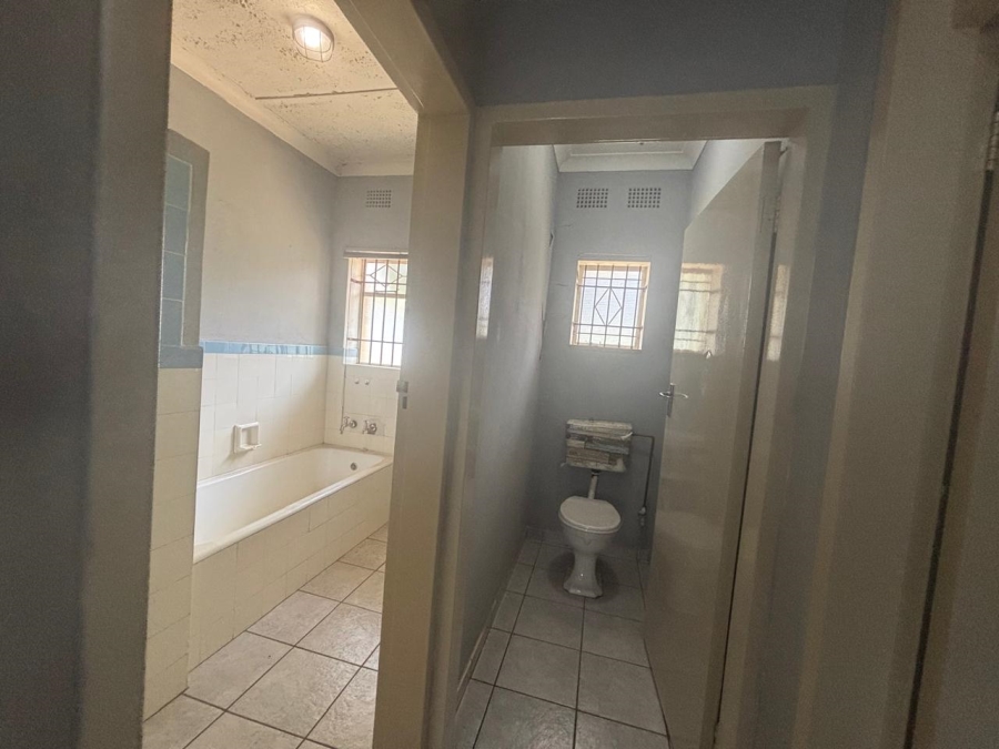 3 Bedroom Property for Sale in Linmeyer Gauteng