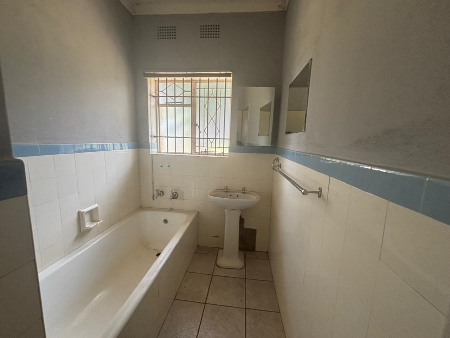 3 Bedroom Property for Sale in Linmeyer Gauteng