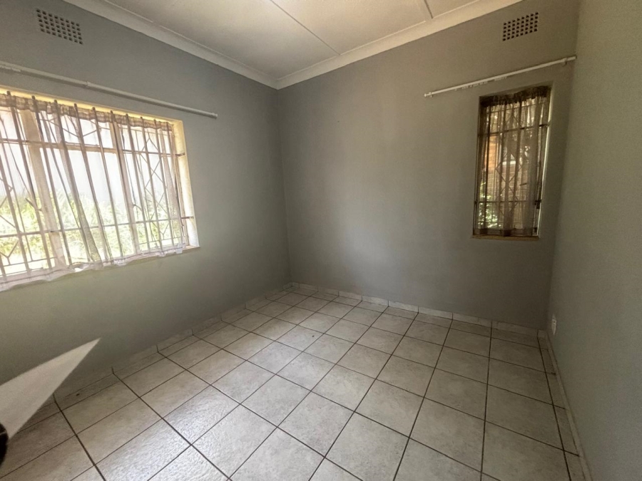 3 Bedroom Property for Sale in Linmeyer Gauteng