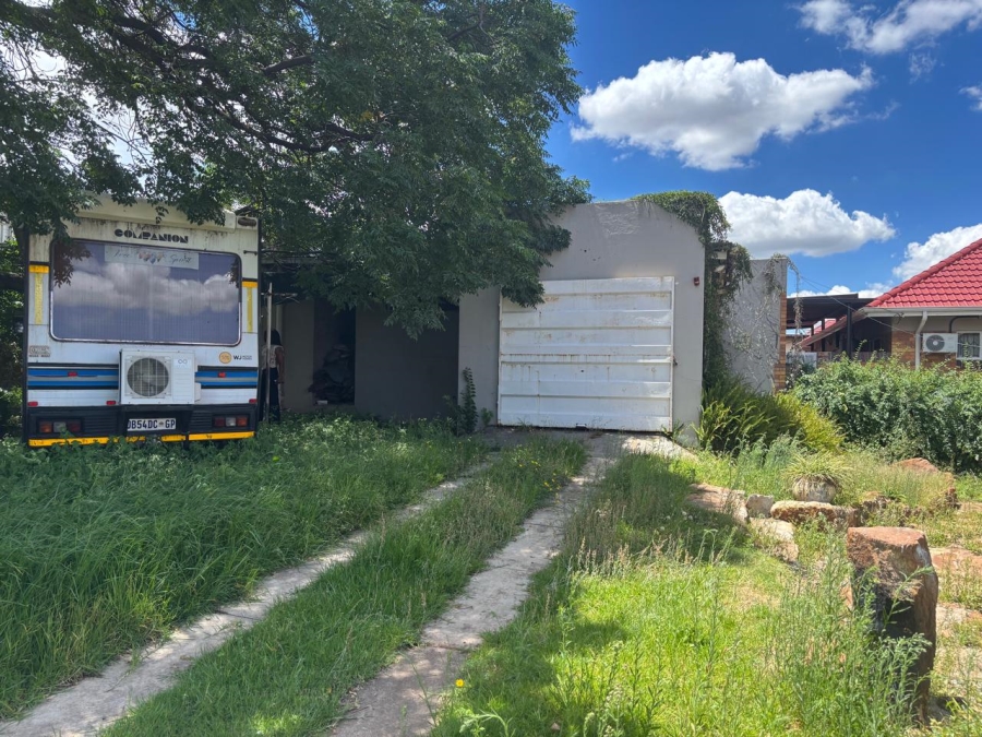 3 Bedroom Property for Sale in Linmeyer Gauteng