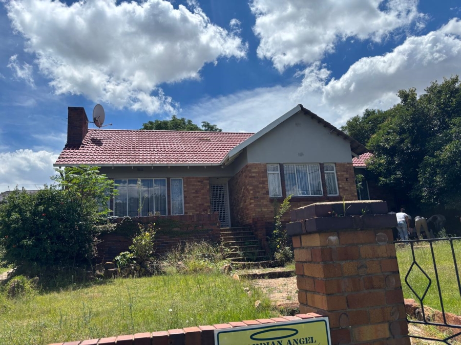 3 Bedroom Property for Sale in Linmeyer Gauteng