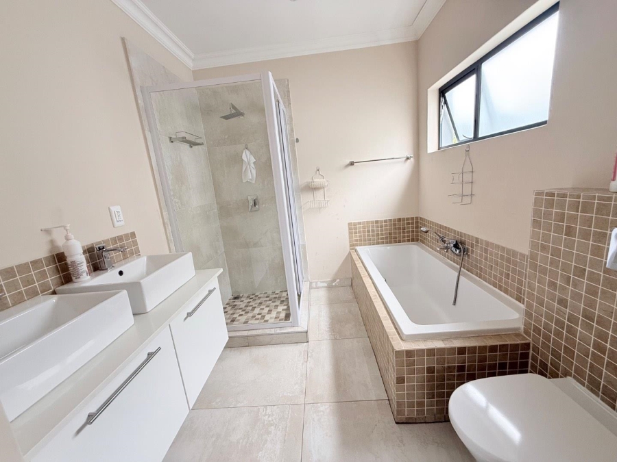 4 Bedroom Property for Sale in Broadacres Gauteng