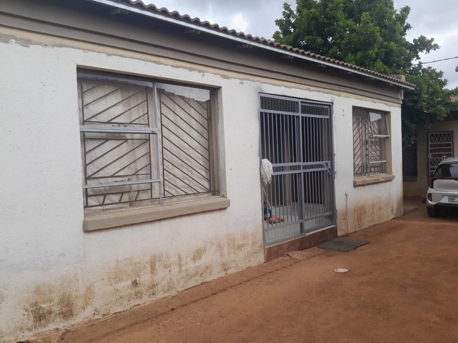 8 Bedroom Property for Sale in Soshanguve Gauteng