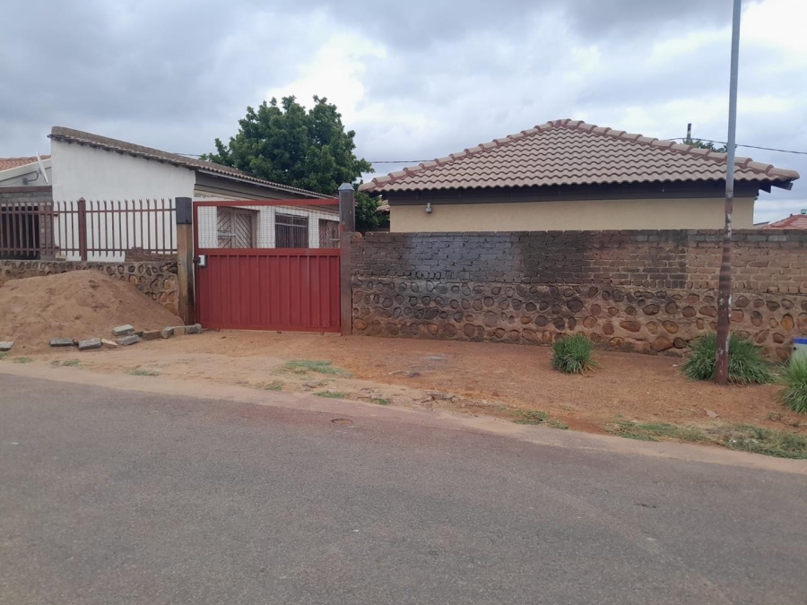 8 Bedroom Property for Sale in Soshanguve Gauteng