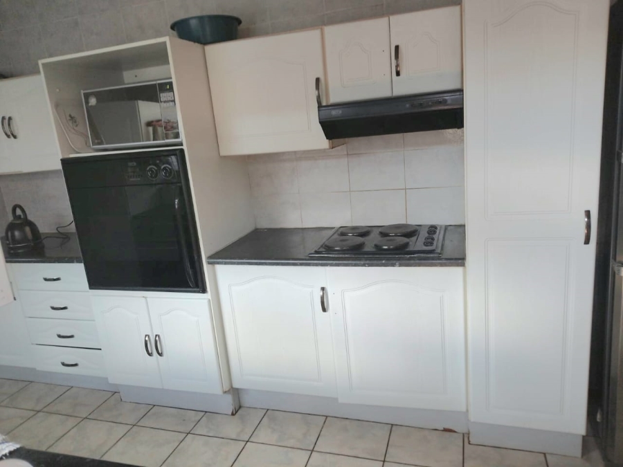 To Let 3 Bedroom Property for Rent in Elandspark Gauteng