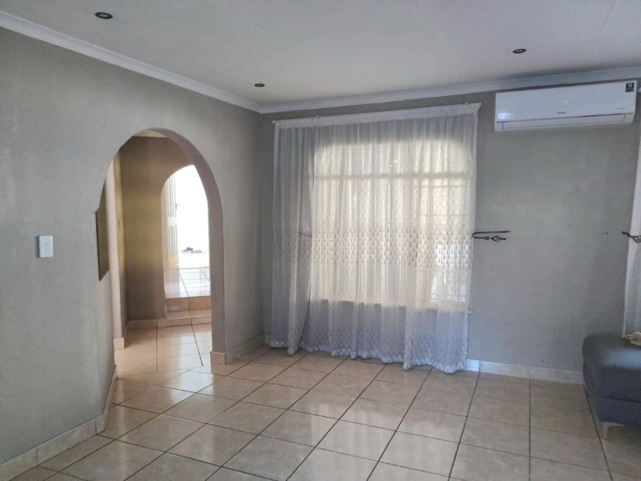 To Let 3 Bedroom Property for Rent in Elandspark Gauteng