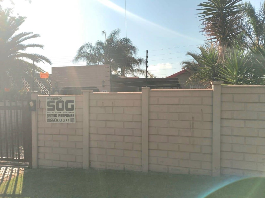 To Let 3 Bedroom Property for Rent in Elandspark Gauteng