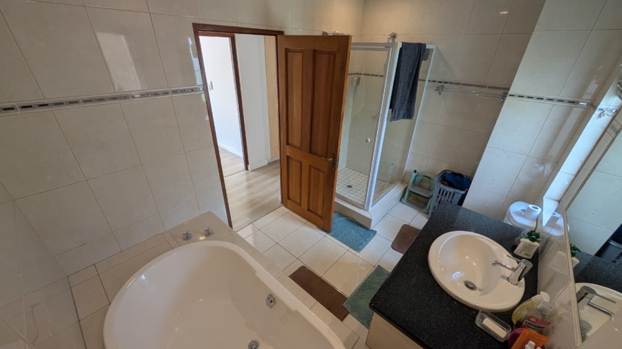 4 Bedroom Property for Sale in Barbeque Downs Gauteng